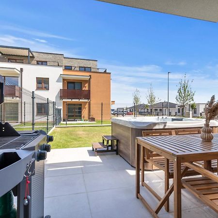 Boho Apt W Jacuzzi, Grill & Garden Модра Екстер'єр фото