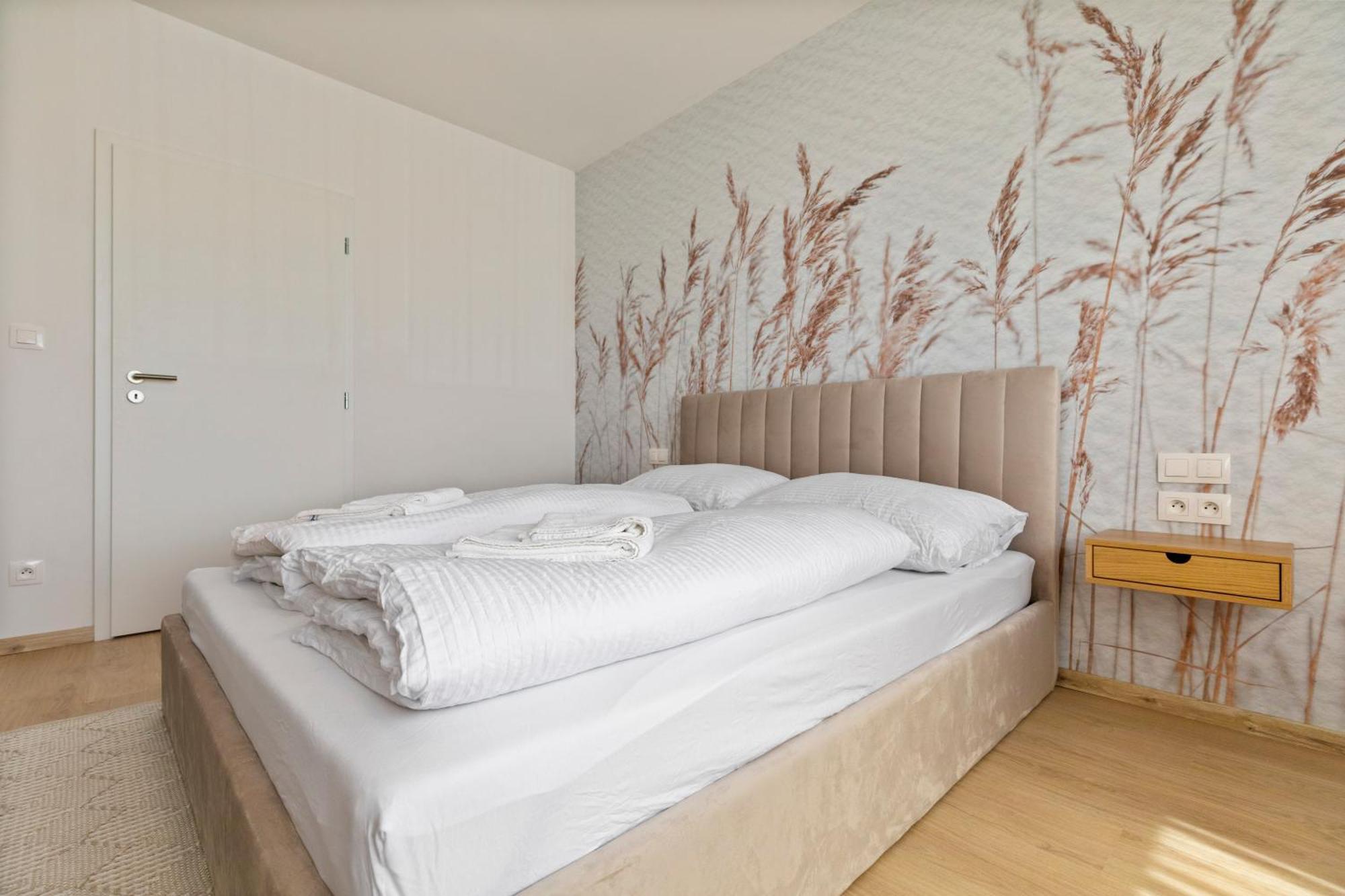 Boho Apt W Jacuzzi, Grill & Garden Модра Екстер'єр фото